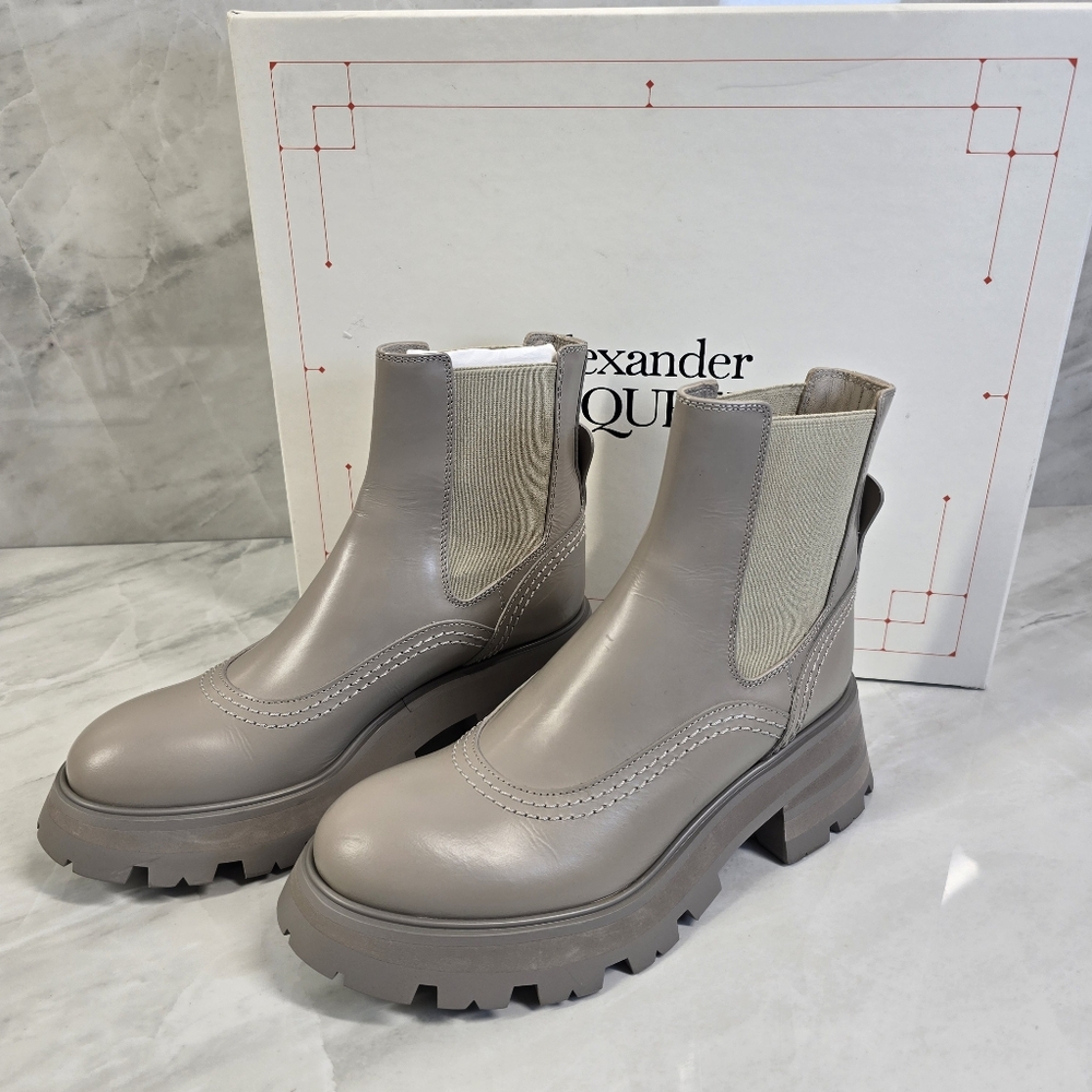 Alexander McQueen Women's Gray Chelsea Boots